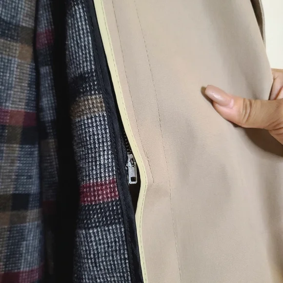 SOLD Vintage London Fog Plaid Lined Belted Trench Coat Size 10P - Picture 9 of 16